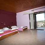 Petania & Aparthotel 3*