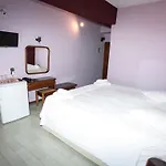 Petania & Aparthotel 3*