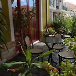 Petania & Aparthotel 3*
