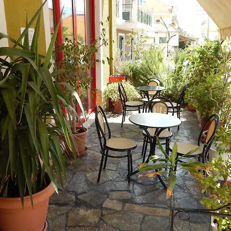 Petania & Апарт-отель 3*