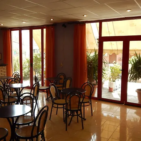 Petania & Апарт-отель Ликсури