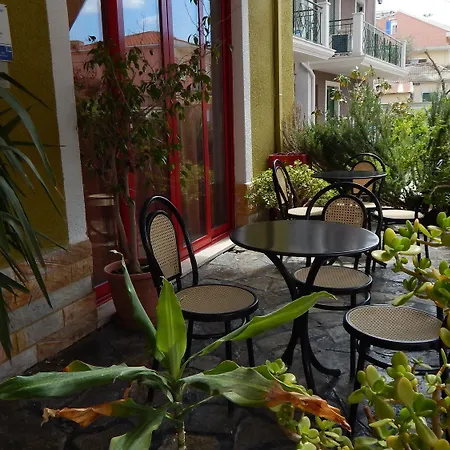 Petania & Апарт-отель 3*