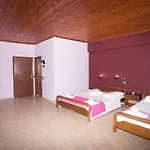 Aparthotel Petania &