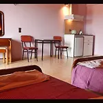 Aparthotel Petania &