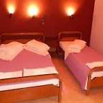 Aparthotel Petania &